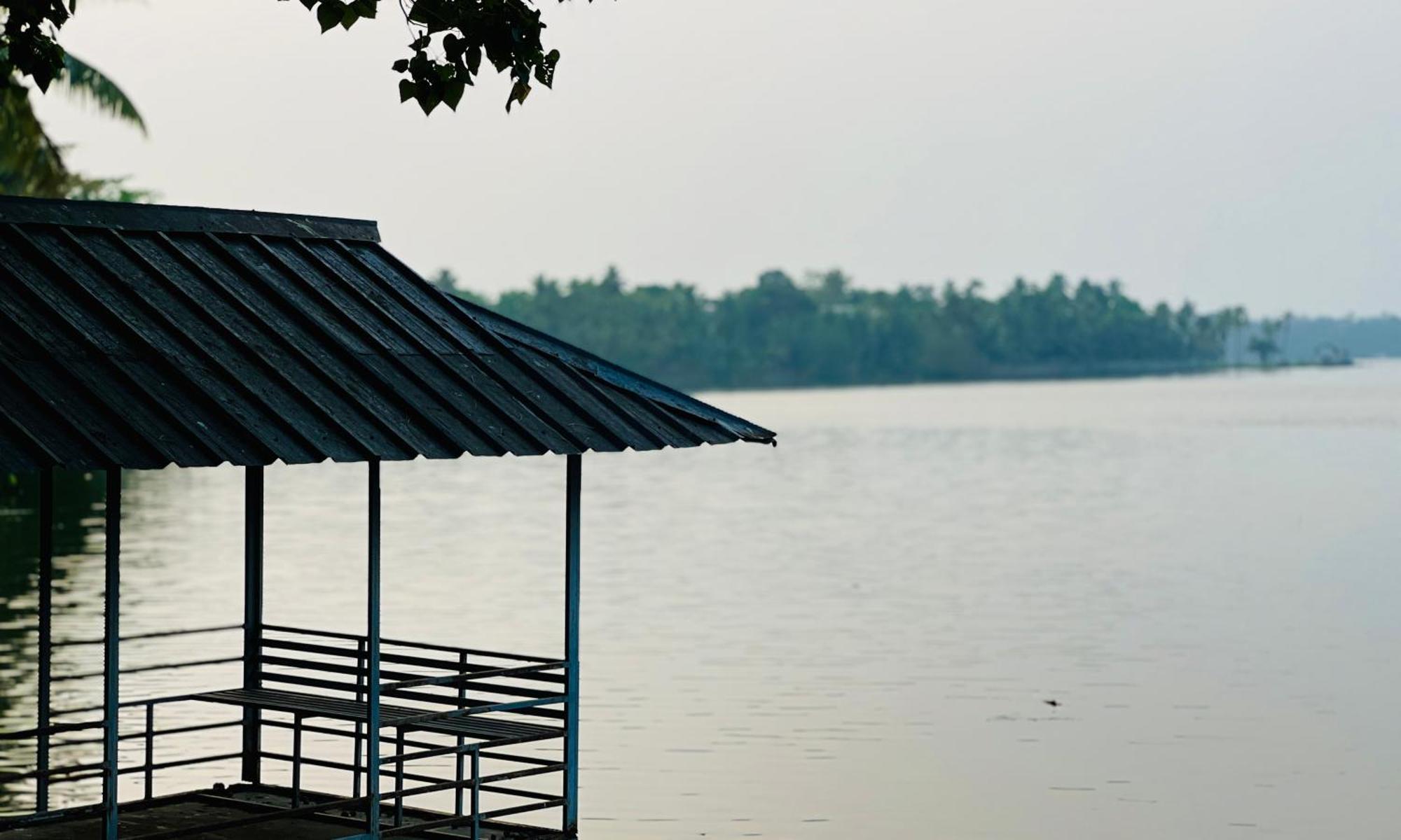 Waterfront By Palmyra Apartment Kollam Exterior photo