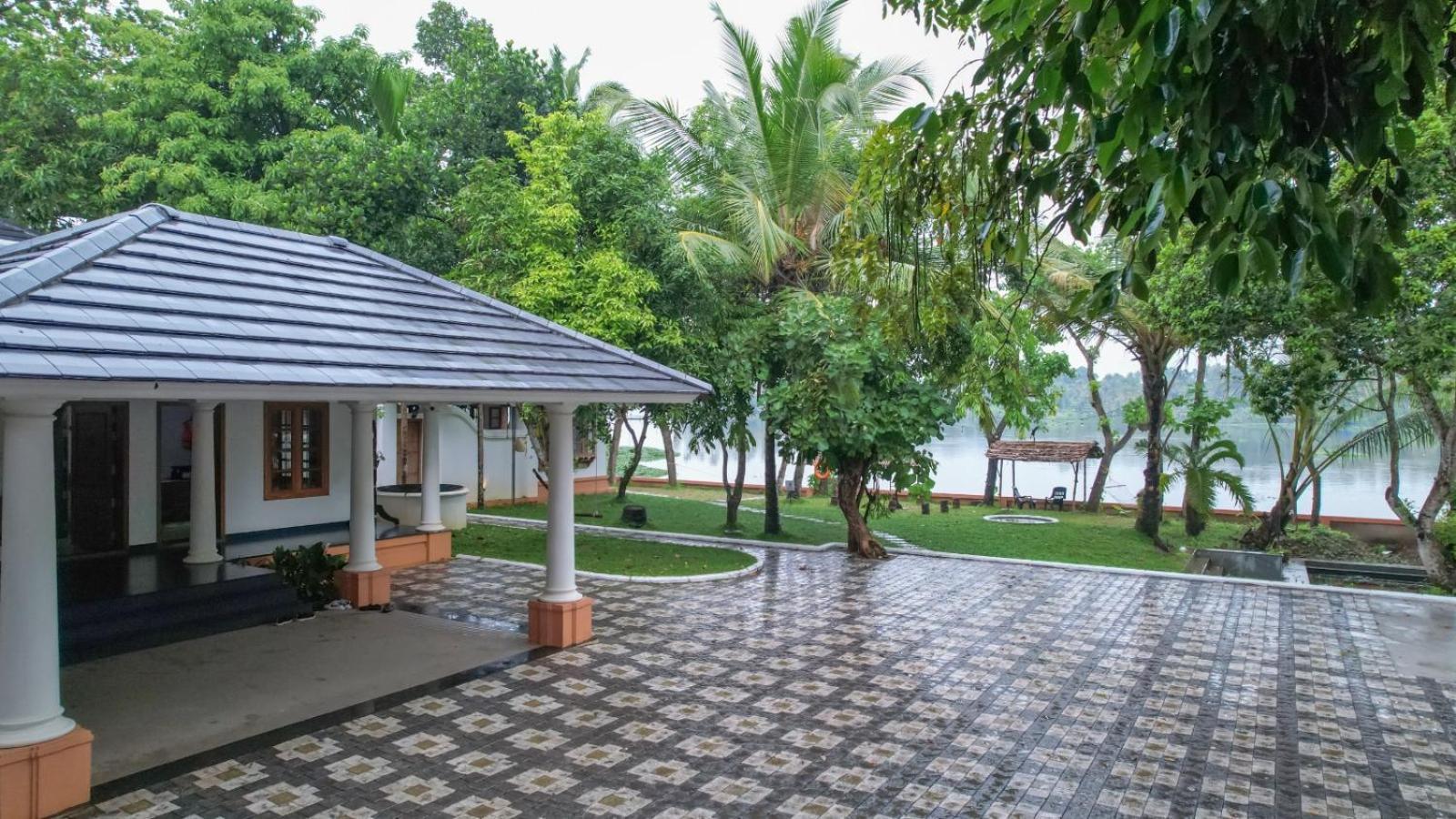 Waterfront By Palmyra Apartment Kollam Exterior photo