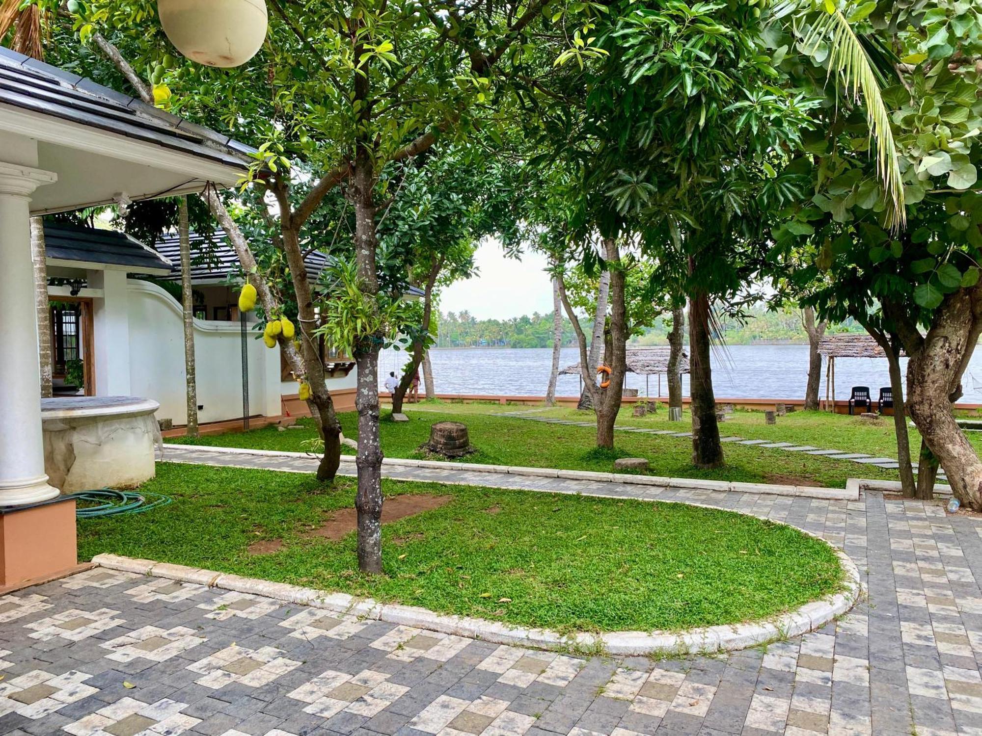 Waterfront By Palmyra Apartment Kollam Exterior photo